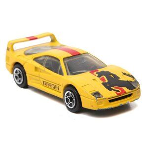 Vintage Matchbox Ferrari F40 1988 Die Cast Car Racing 1:59 Scale Yellow Toy